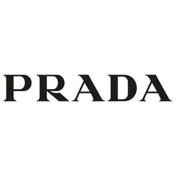Prada Logo in schwarzer, serifenbetonter Schrift auf transparentem Hintergrund